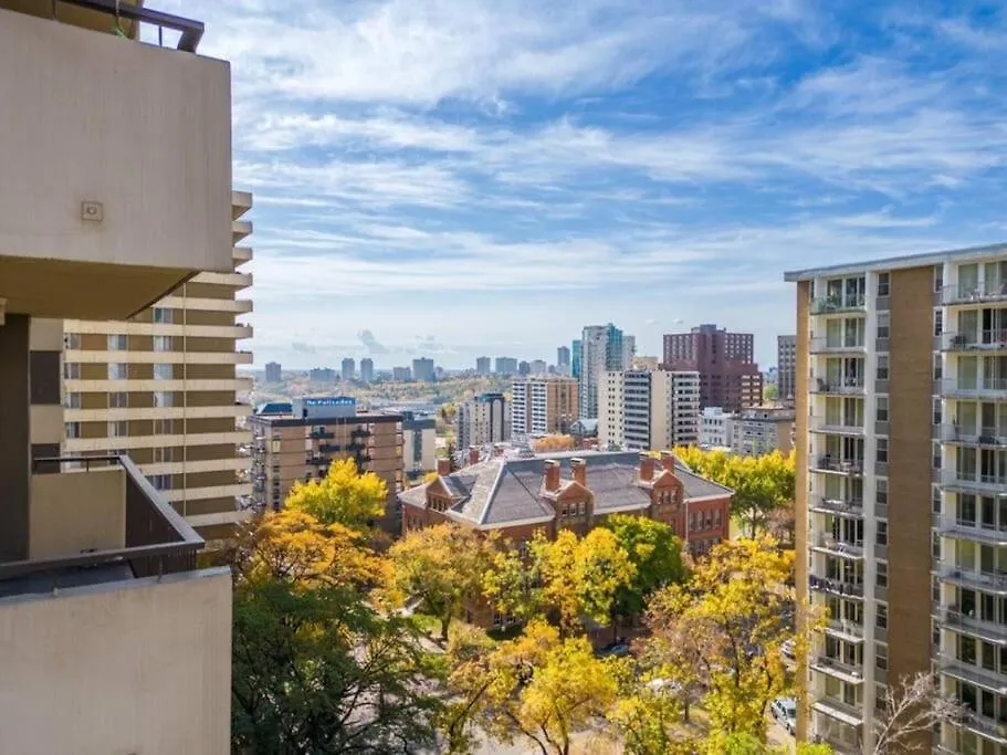 Apartment Downtown Near Rogers Place With Covered Parking, Sleeps 6, Pool Table, Sauna, Gym, Two Bedrooms & More Edmonton