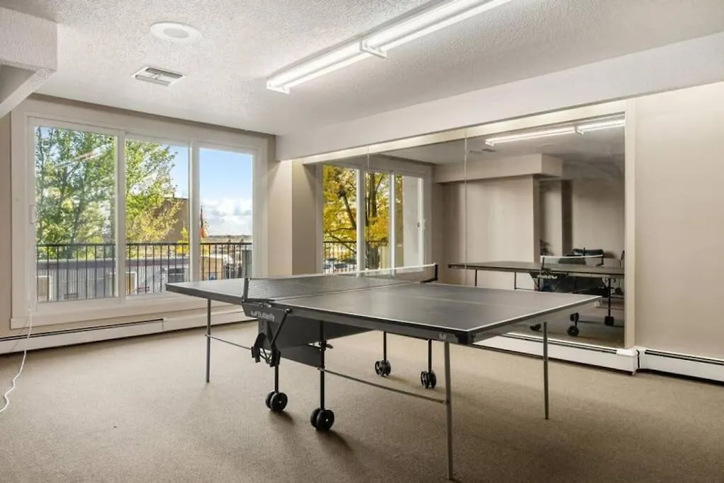 Apartment Downtown Near Rogers Place With Covered Parking, Sleeps 6, Pool Table, Sauna, Gym, Two Bedrooms & More Edmonton