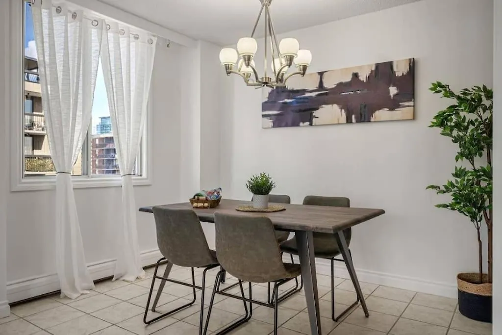 Apartment Downtown Near Rogers Place With Covered Parking, Sleeps 6, Pool Table, Sauna, Gym, Two Bedrooms & More Edmonton Canada